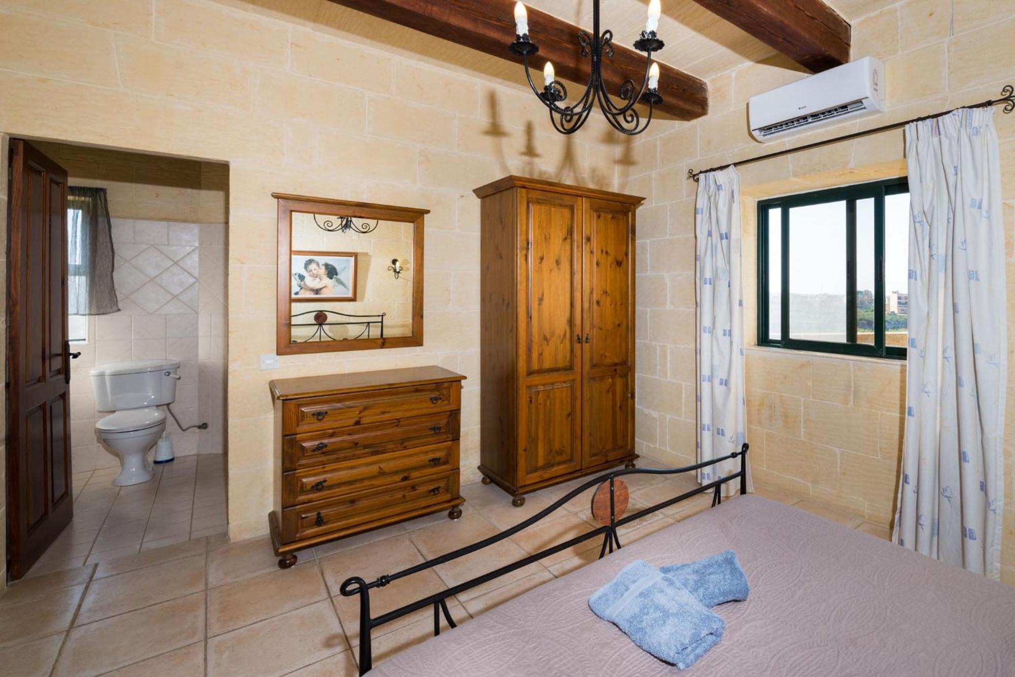 3 Bedroom With Private Pool And Views * Nadur